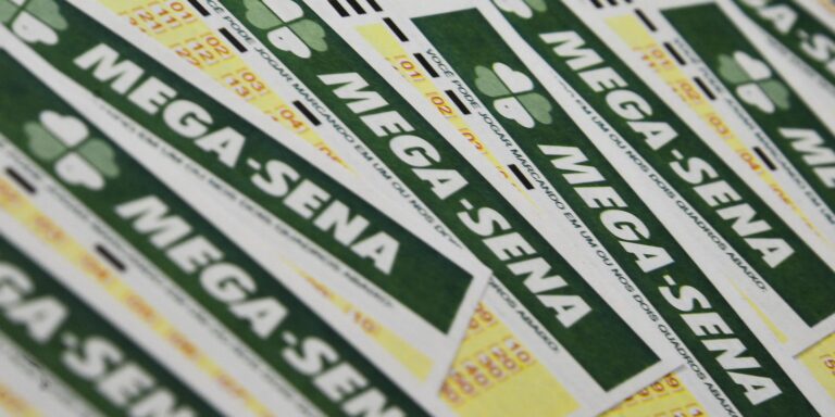 Mega-Sena acumula e próximo prêmio será de R$ 21 milhões 