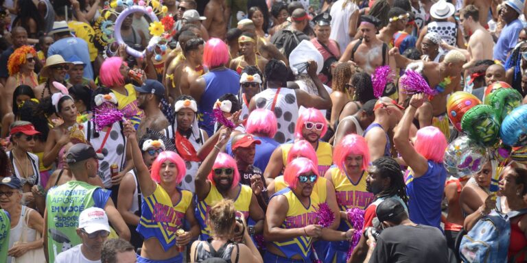 No Rio, carnavalescos debatem crescimento do carnaval de rua no país