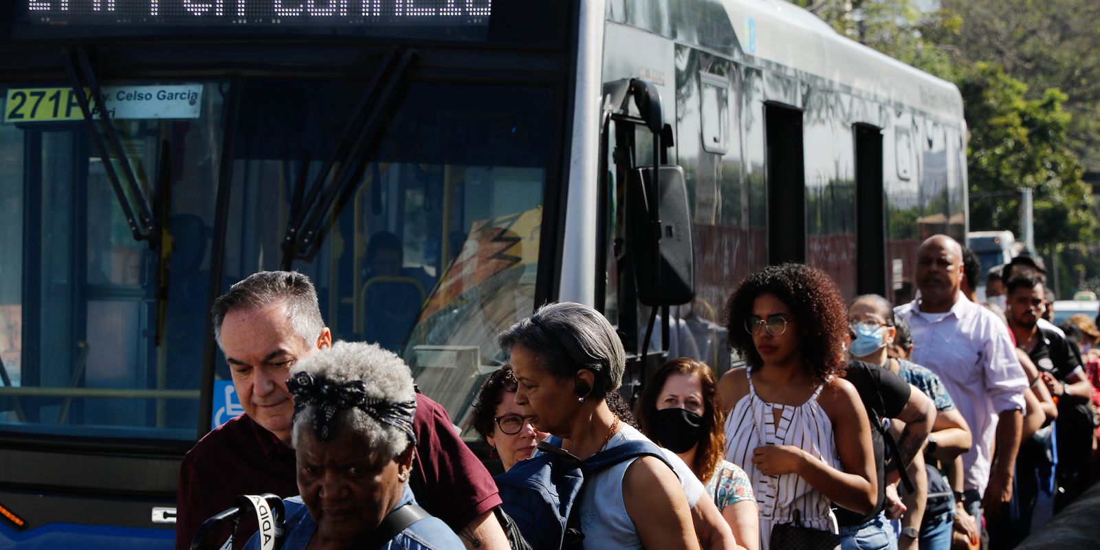 Tarifa Zero em ônibus começou neste domingo na capital paulista