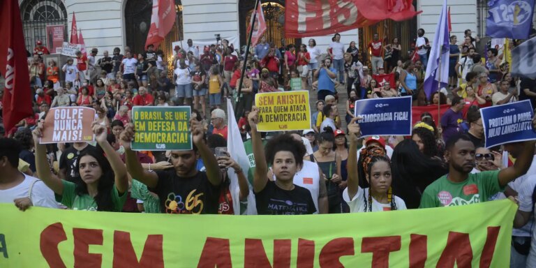 Ato no Rio defende democracia e repudia tentativa de golpe