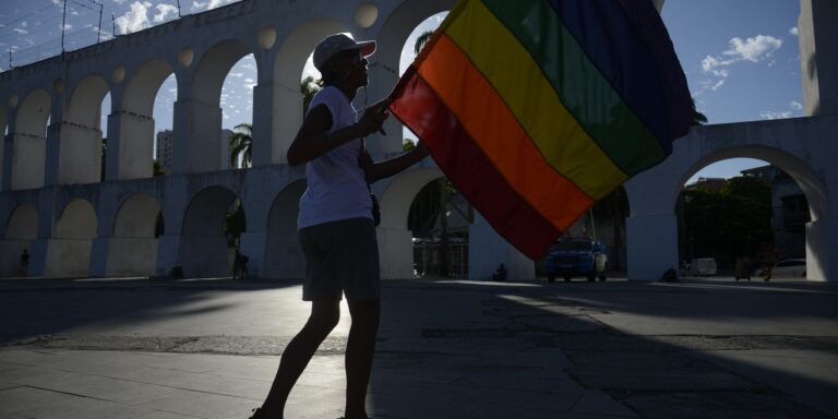 População LGBT nas favelas enfrenta dificuldades para acessar serviços